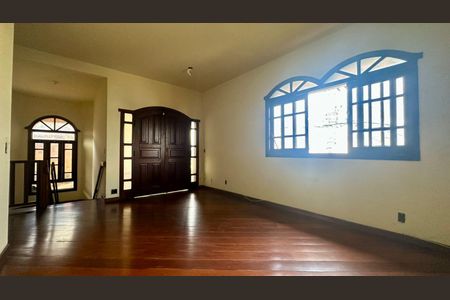 Casa à venda com 300m², 5 quartos e 3 vagas