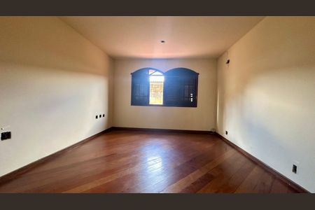 Casa à venda com 300m², 5 quartos e 3 vagas