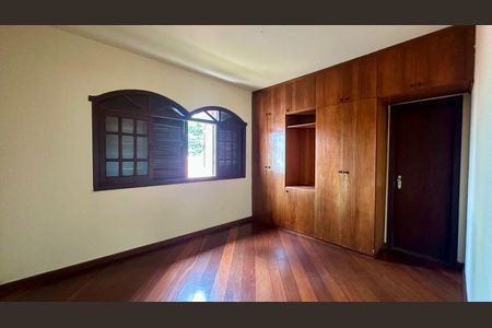 Casa à venda com 300m², 5 quartos e 3 vagas