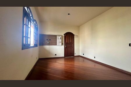 Casa à venda com 300m², 5 quartos e 3 vagas