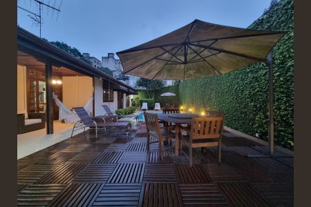 Casa à venda com 212m², 3 quartos e 6 vagas