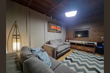 Casa à venda com 212m², 3 quartos e 6 vagas