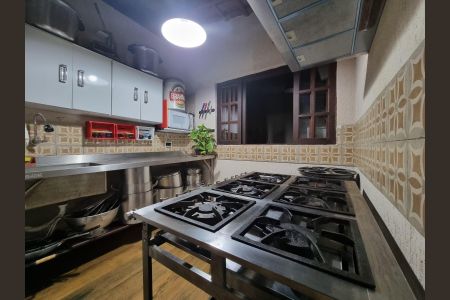 Casa à venda com 212m², 3 quartos e 6 vagas