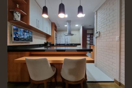 Casa à venda com 212m², 3 quartos e 6 vagas