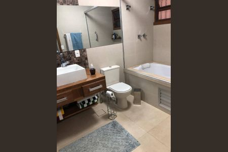 Casa à venda com 212m², 3 quartos e 6 vagas