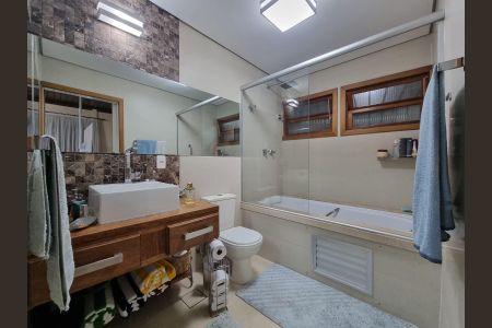 Casa à venda com 212m², 3 quartos e 6 vagas