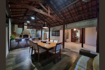 Casa à venda com 212m², 3 quartos e 6 vagas