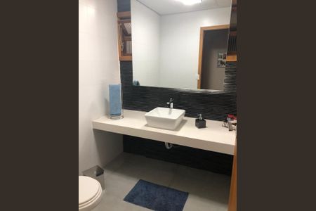 Casa à venda com 212m², 3 quartos e 6 vagas