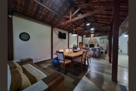Casa à venda com 212m², 3 quartos e 6 vagas