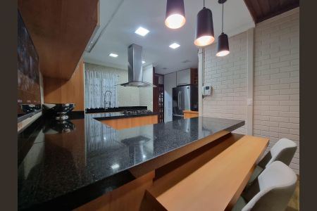 Casa à venda com 212m², 3 quartos e 6 vagas