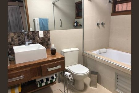 Casa à venda com 212m², 3 quartos e 6 vagas