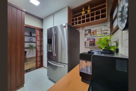 Casa à venda com 212m², 3 quartos e 6 vagas