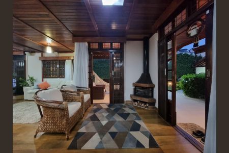Casa à venda com 212m², 3 quartos e 6 vagas