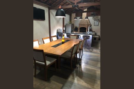 Casa à venda com 212m², 3 quartos e 6 vagas
