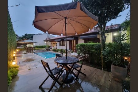 Casa à venda com 212m², 3 quartos e 6 vagas