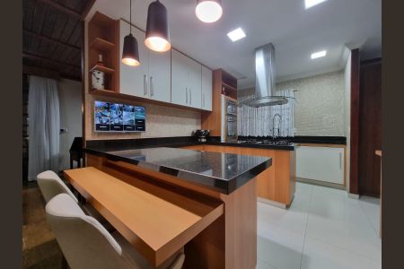 Casa à venda com 212m², 3 quartos e 6 vagas