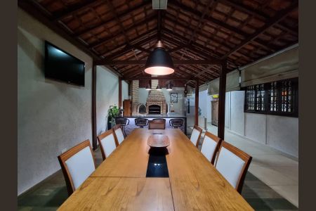Casa à venda com 212m², 3 quartos e 6 vagas