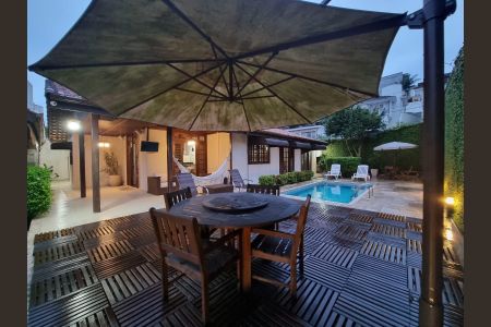Casa à venda com 212m², 3 quartos e 6 vagas