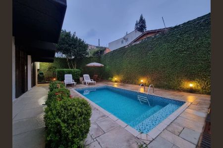 Casa à venda com 212m², 3 quartos e 6 vagas