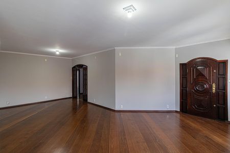 Casa para alugar com 392m², 7 quartos e 8 vagas Casa para alugar com 392m², 7 quartos e 8 vagasSala