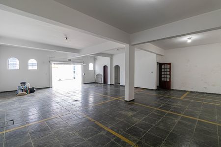 Casa para alugar com 392m², 7 quartos e 8 vagas Casa para alugar com 392m², 7 quartos e 8 vagasGaragem