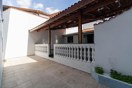 Casa para alugar com 392m², 7 quartos e 8 vagas Casa para alugar com 392m², 7 quartos e 8 vagasQuintal