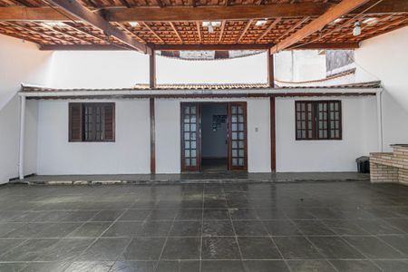 Casa para alugar com 392m², 7 quartos e 8 vagas Casa para alugar com 392m², 7 quartos e 8 vagasQuintal