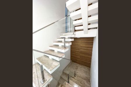 Casa de condomínio à venda com 340m², 4 quartos e 4 vagas