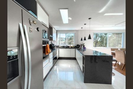 Casa de condomínio à venda com 340m², 4 quartos e 4 vagas