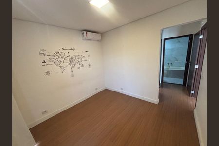 Casa à venda com 3 quartos, 252m² em Suru, Barueri
