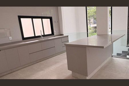 Casa à venda com 274m², 4 quartos e 6 vagas