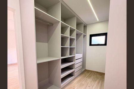 Casa à venda com 4 quartos, 274m² em Suru, Barueri