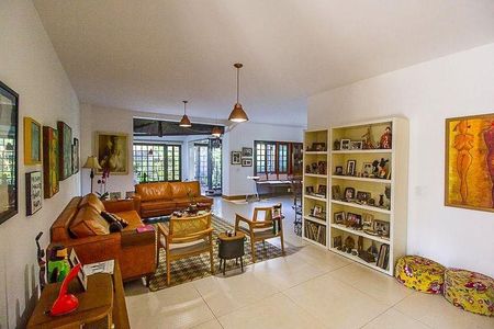 Casa de Condomínio à venda com 5 quartos, 390m² em Morada dos Pássaros, Barueri