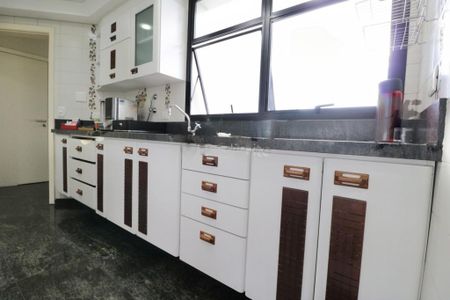 Apartamento à venda com 300m², 4 quartos e 4 vagas