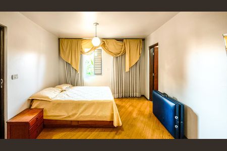Casa para alugar com 408m², 4 quartos e 4 vagas Casa para alugar com 408m², 4 quartos e 4 vagasSuíte master