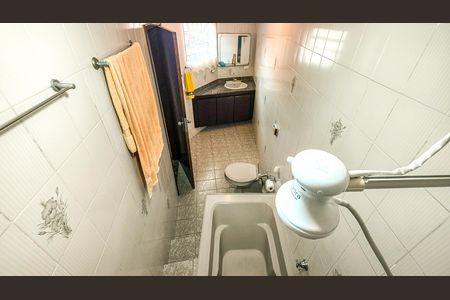 Casa para alugar com 408m², 4 quartos e 4 vagas Casa para alugar com 408m², 4 quartos e 4 vagasBanheiro da Suíte master