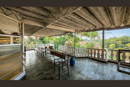 Casa para alugar com 408m², 4 quartos e 4 vagas Casa para alugar com 408m², 4 quartos e 4 vagasTerraço
