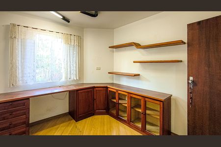 Casa para alugar com 408m², 4 quartos e 4 vagas Casa para alugar com 408m², 4 quartos e 4 vagasQuarto