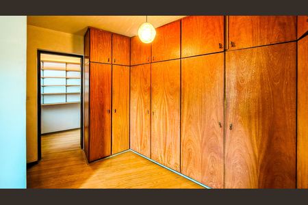 Casa para alugar com 408m², 4 quartos e 4 vagas Casa para alugar com 408m², 4 quartos e 4 vagasCloset da Suíte master