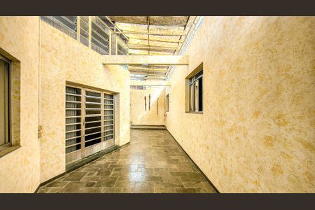 Casa para alugar com 408m², 4 quartos e 4 vagas Casa para alugar com 408m², 4 quartos e 4 vagasQuintal