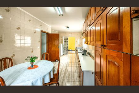 Casa para alugar com 408m², 4 quartos e 4 vagas Casa para alugar com 408m², 4 quartos e 4 vagasCozinha