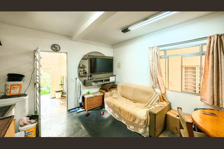 Casa para alugar com 408m², 4 quartos e 4 vagas Casa para alugar com 408m², 4 quartos e 4 vagasEdícula