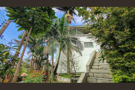 Casa para alugar com 408m², 4 quartos e 4 vagas Casa para alugar com 408m², 4 quartos e 4 vagasJardim