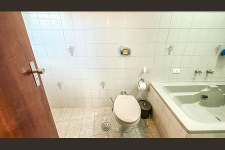 Casa para alugar com 408m², 4 quartos e 4 vagas Casa para alugar com 408m², 4 quartos e 4 vagasBanheiro da Suíte master