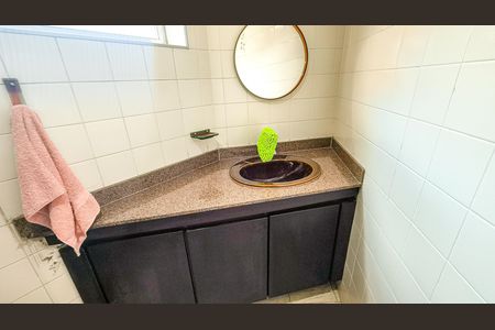 Casa para alugar com 408m², 4 quartos e 4 vagas Casa para alugar com 408m², 4 quartos e 4 vagasBanheiro da Suíte 1
