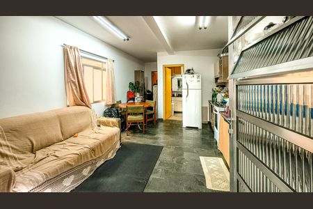 Casa para alugar com 408m², 4 quartos e 4 vagas Casa para alugar com 408m², 4 quartos e 4 vagasEdícula