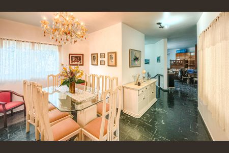 Casa para alugar com 408m², 4 quartos e 4 vagas Casa para alugar com 408m², 4 quartos e 4 vagasCopa