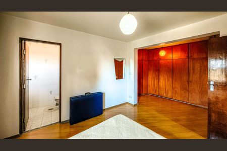 Casa para alugar com 408m², 4 quartos e 4 vagas Casa para alugar com 408m², 4 quartos e 4 vagasSuíte master