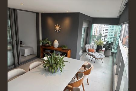Apartamento à venda com 125m², 3 quartos e 2 vagas Apartamento à venda com 125m², 3 quartos e 2 vagasVaranda