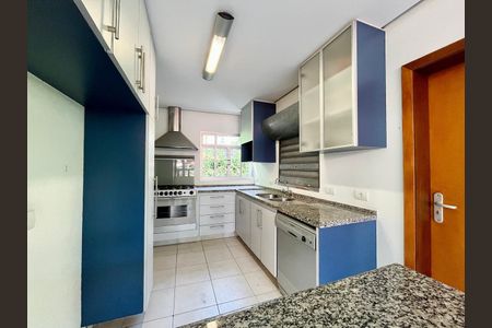 Casa à venda com 4 quartos, 213m² em Morada dos Pássaros, Barueri